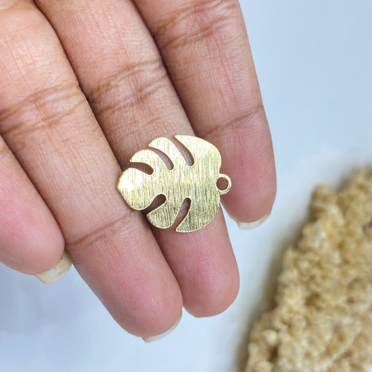 B 321 Textured monstera charm ( 1 pc )