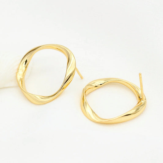 GP679 wavy round gold plated stud