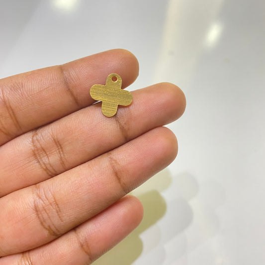 B 1064 Textured clover charm