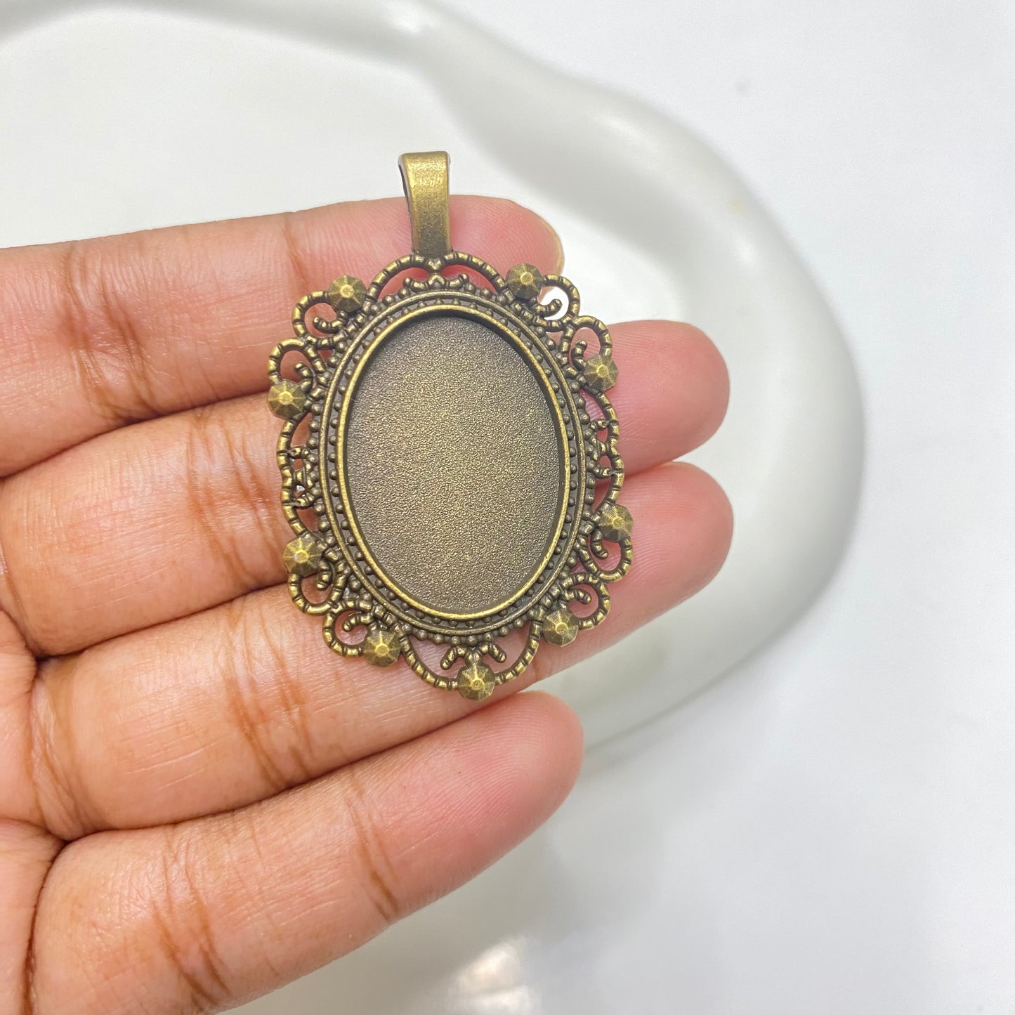 CB 1327 Antique bronze cameo pendant - per piece