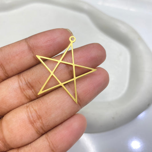 B 2082 Hollow star charm ( 1 pc )