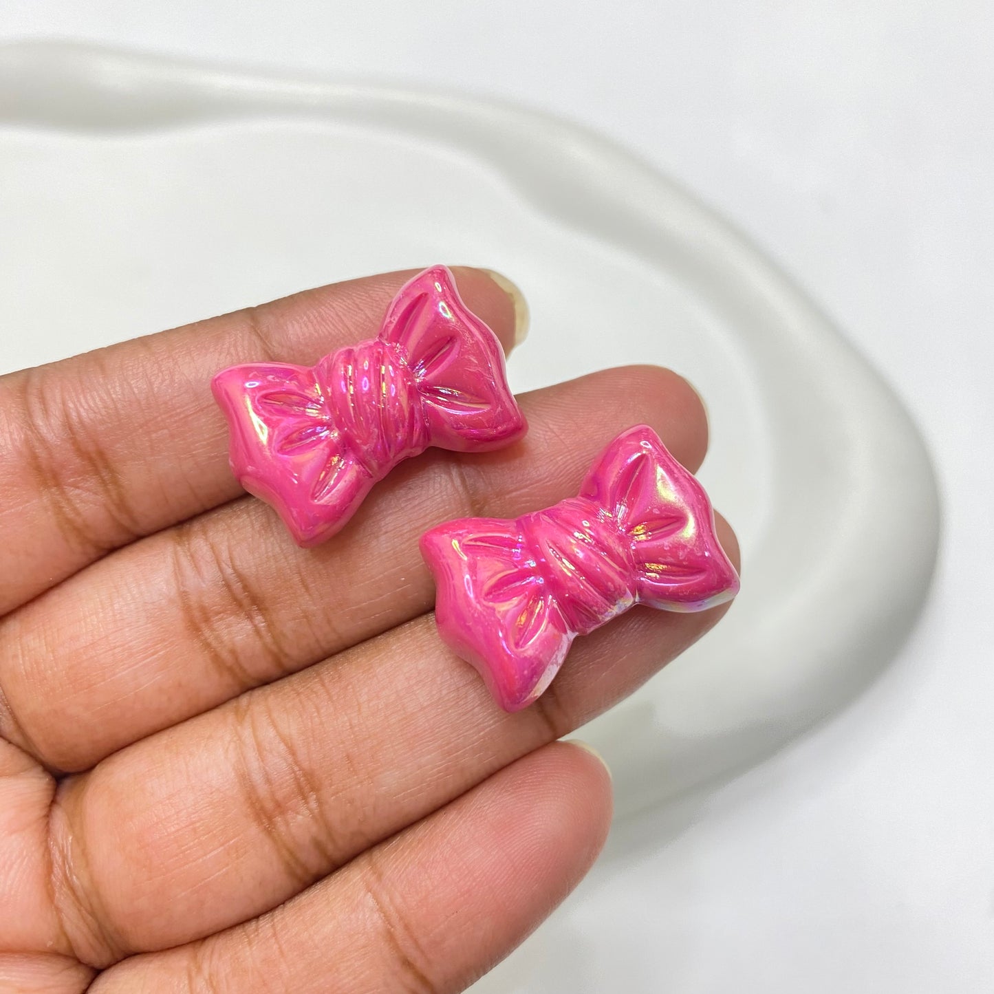 AC 1376 Candy bow shiny irrediscent Acrylic bead- per piece