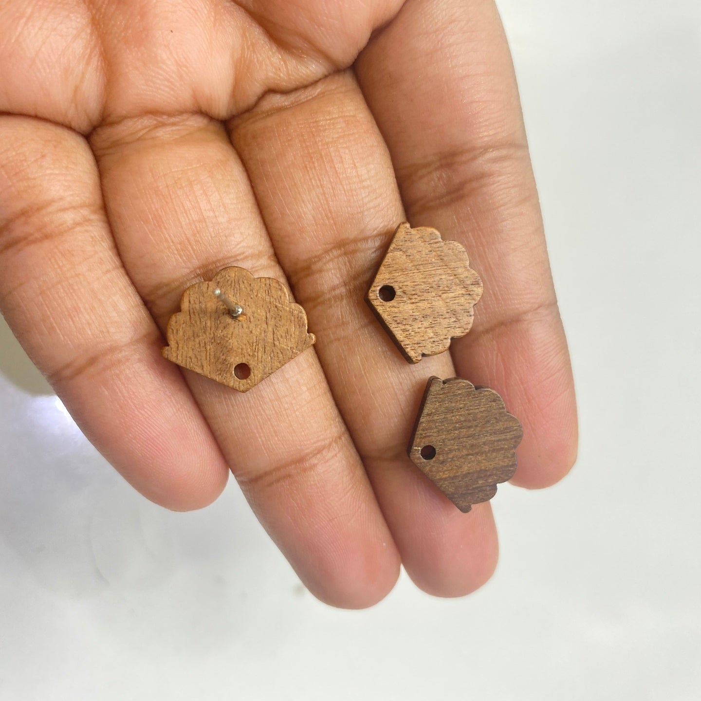 WS793 wooden stud