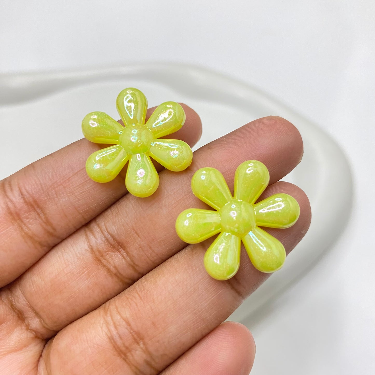 AC 1436 uv plated shiny irrediscent Acrylic flower bead- per piece