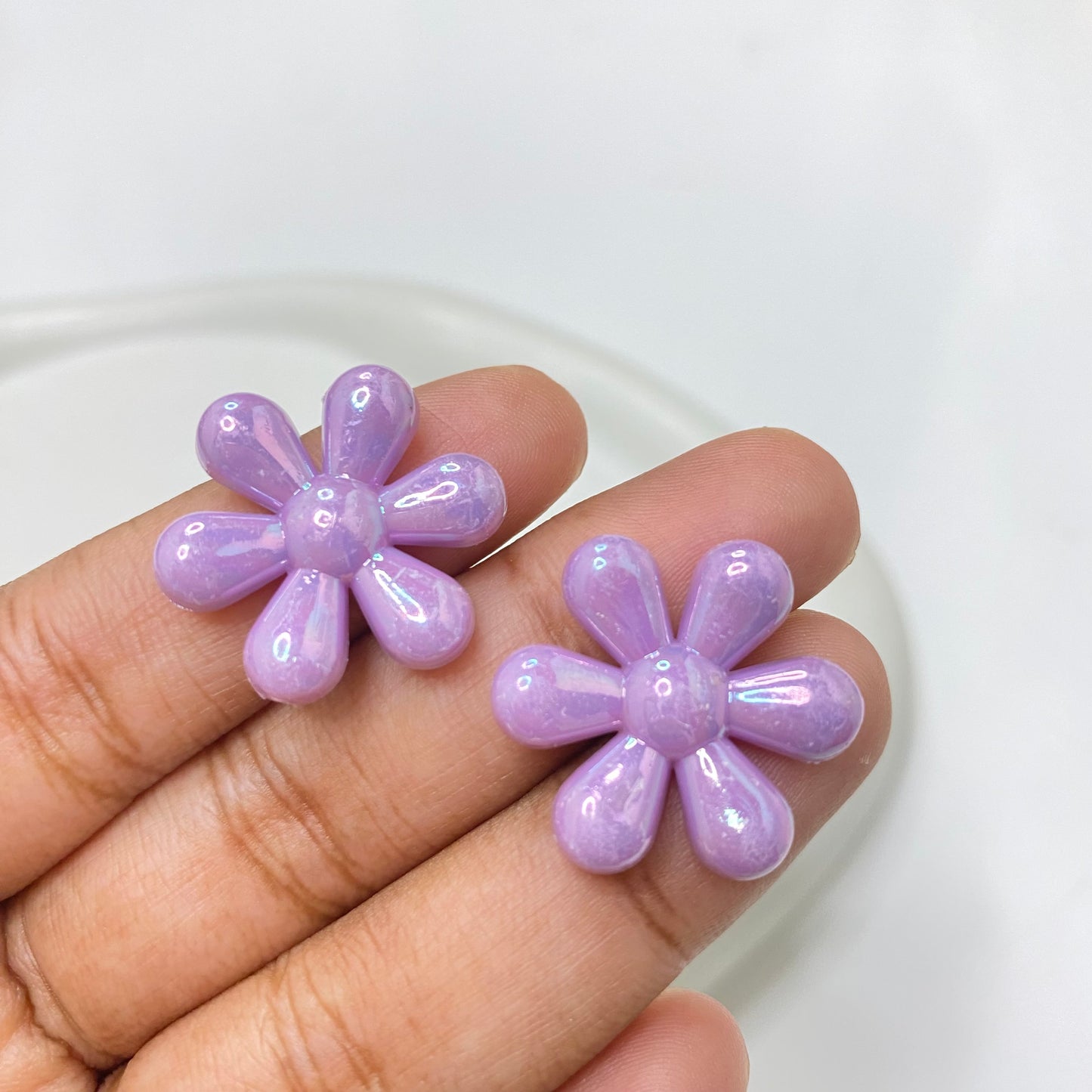 AC 1440 uv plated shiny irrediscent Acrylic flower bead- per piece