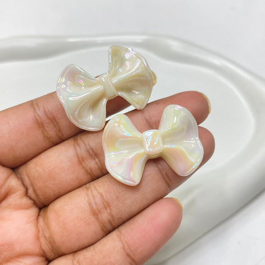 AC 1142 white bow iridescent Acrylic bead - per piece