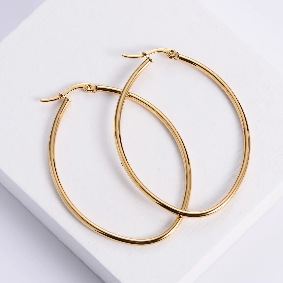 SS 1195 - oval geometric hoops - 18k gold plated stainless steel - per pair - anti tarnish