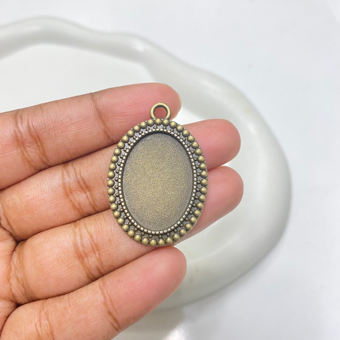 CB 1323 Antique bronze cameo pendant - per piece