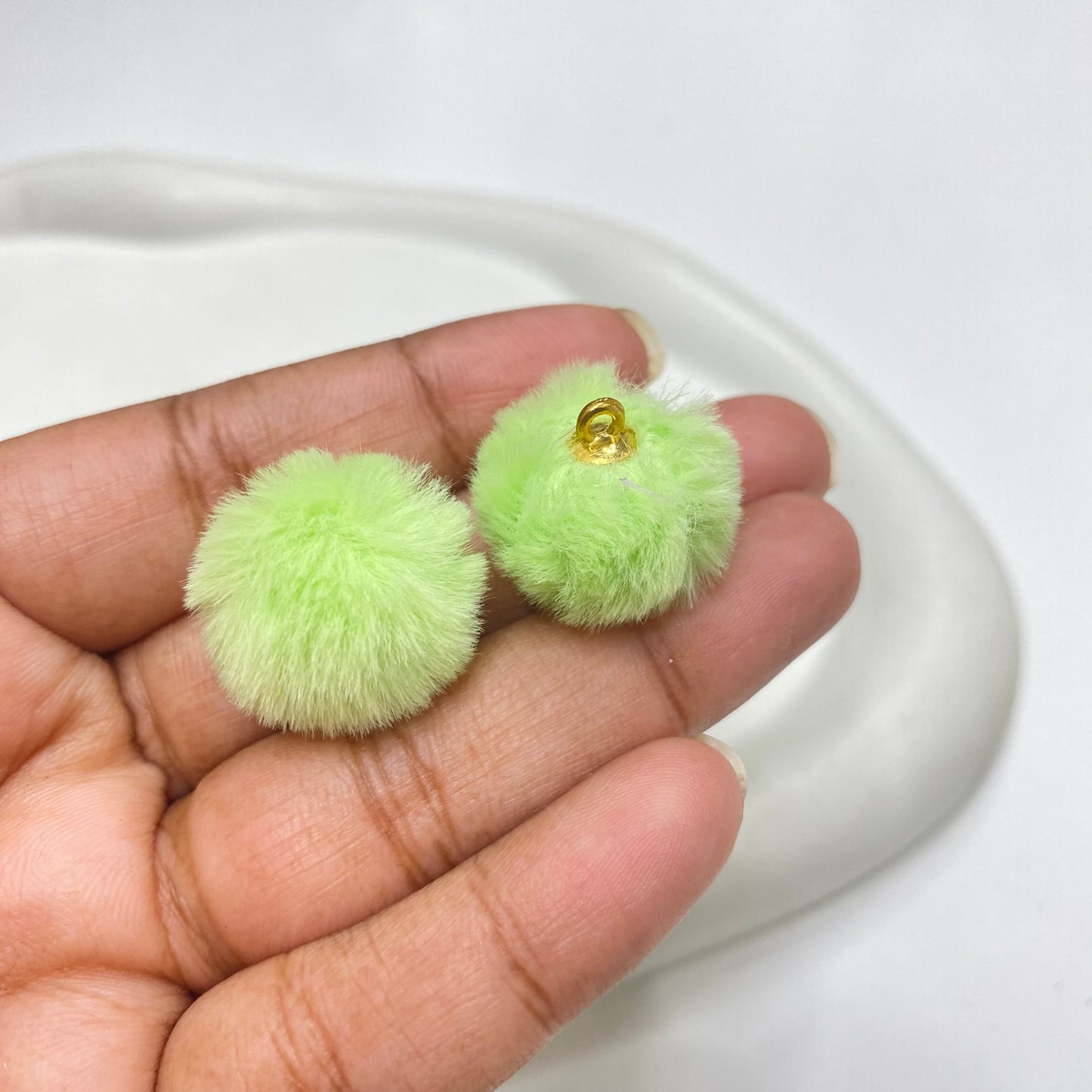 PP 1641 Fluffy Pom Pom with hook ( 1 pc )