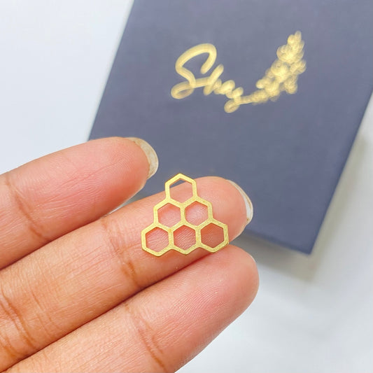 B86 Honey bee charm