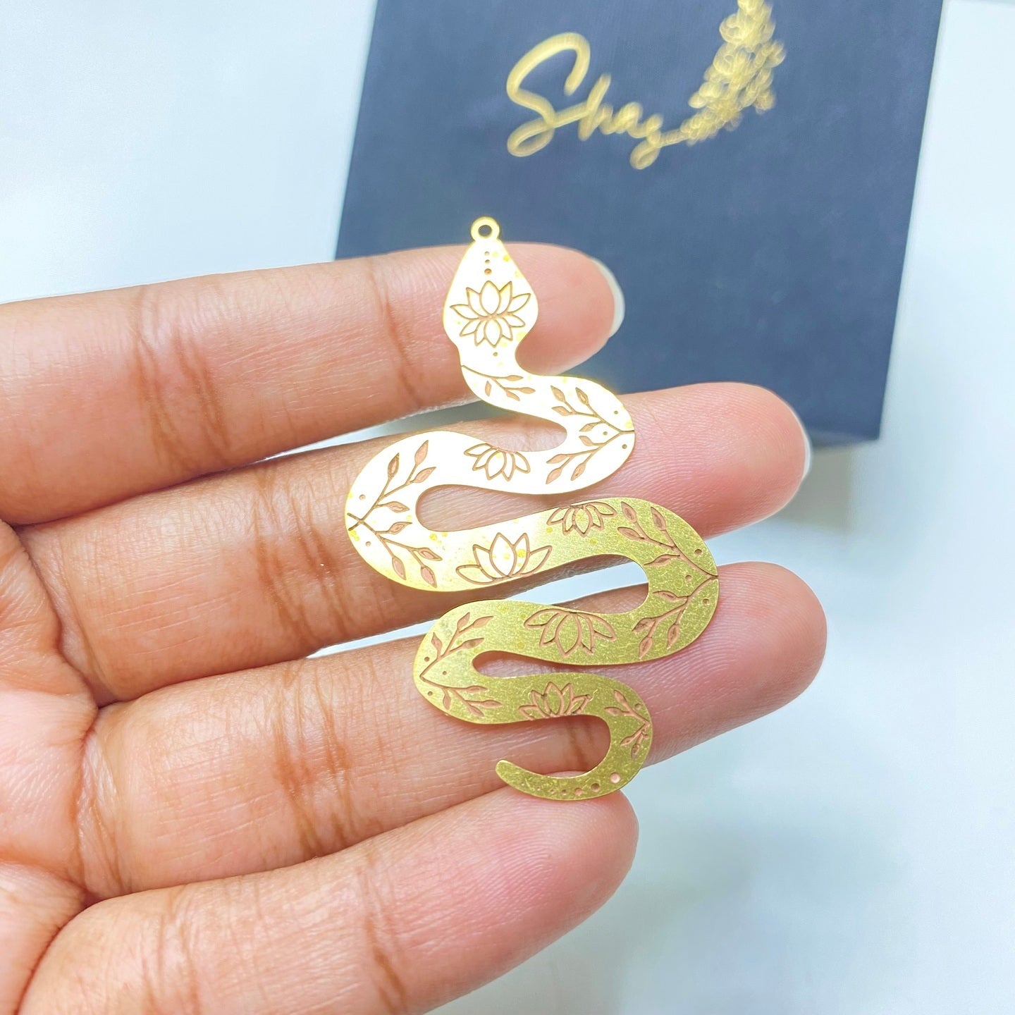 B65 Floral snake charm