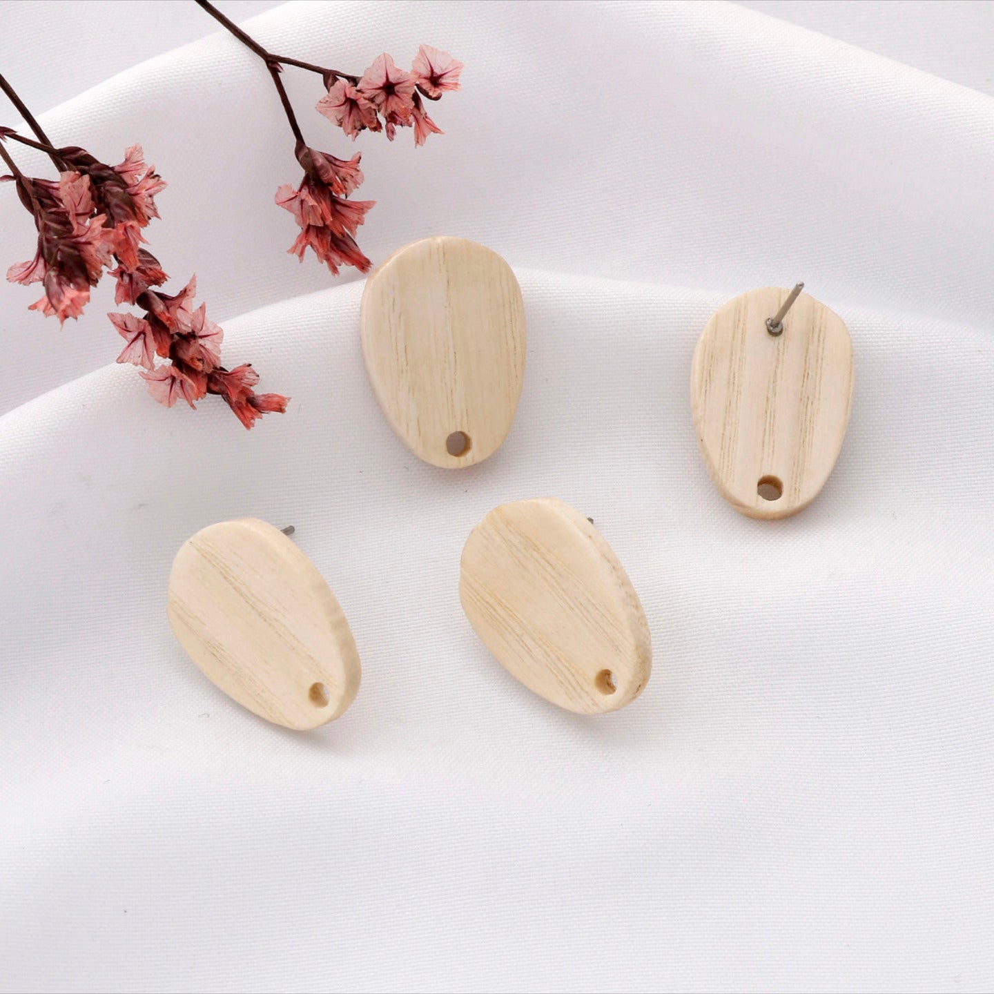 WS791 oval shape wood post per pair