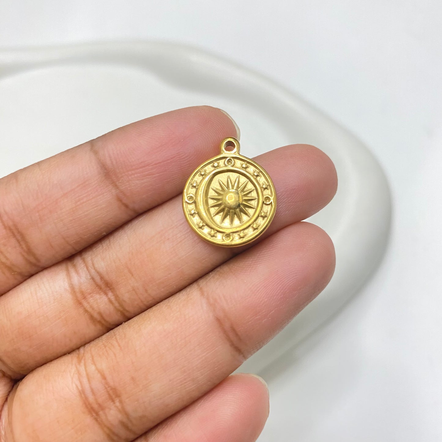 SS 1548 Round Sun charm 18k gold plated stainless steel ( 1 pc ) - anti tarnish