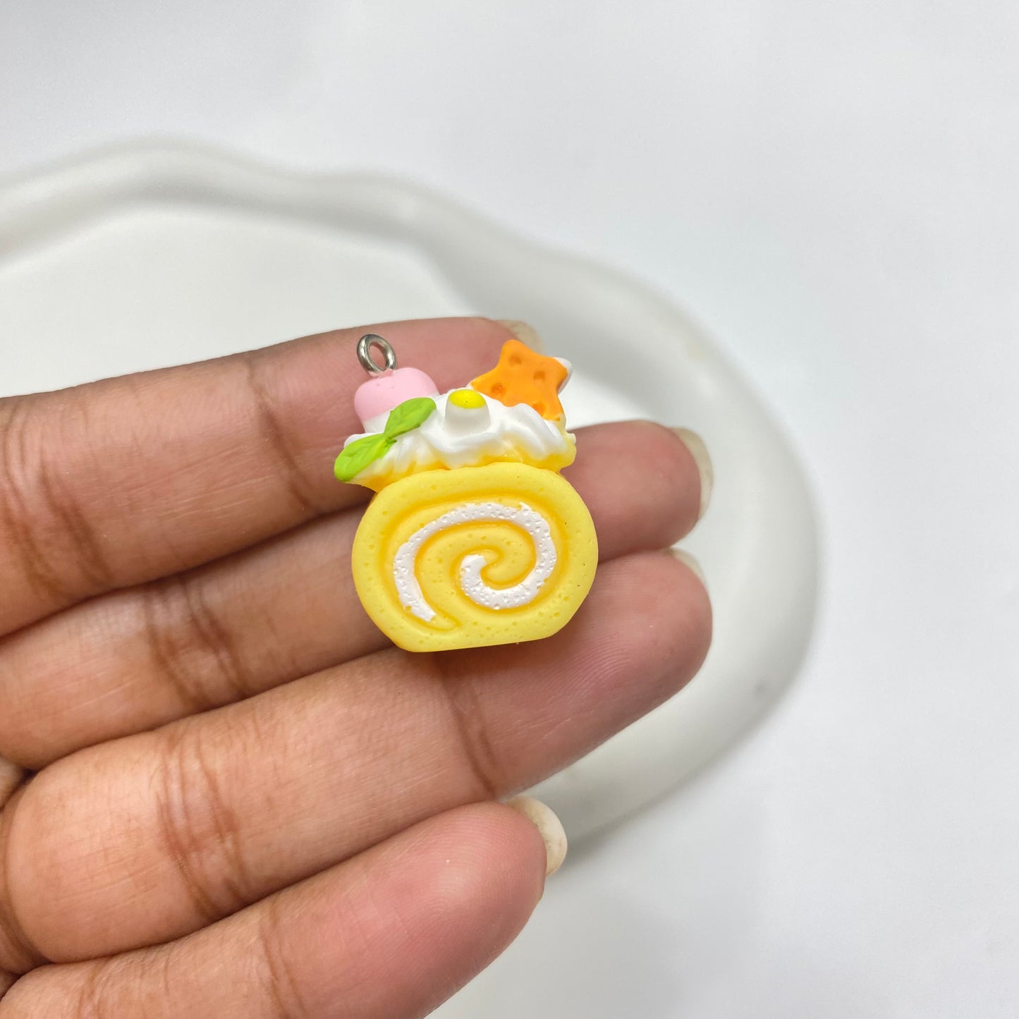 RC 1761 Swiss role cake resin charm  ( 1 pc ) with hook