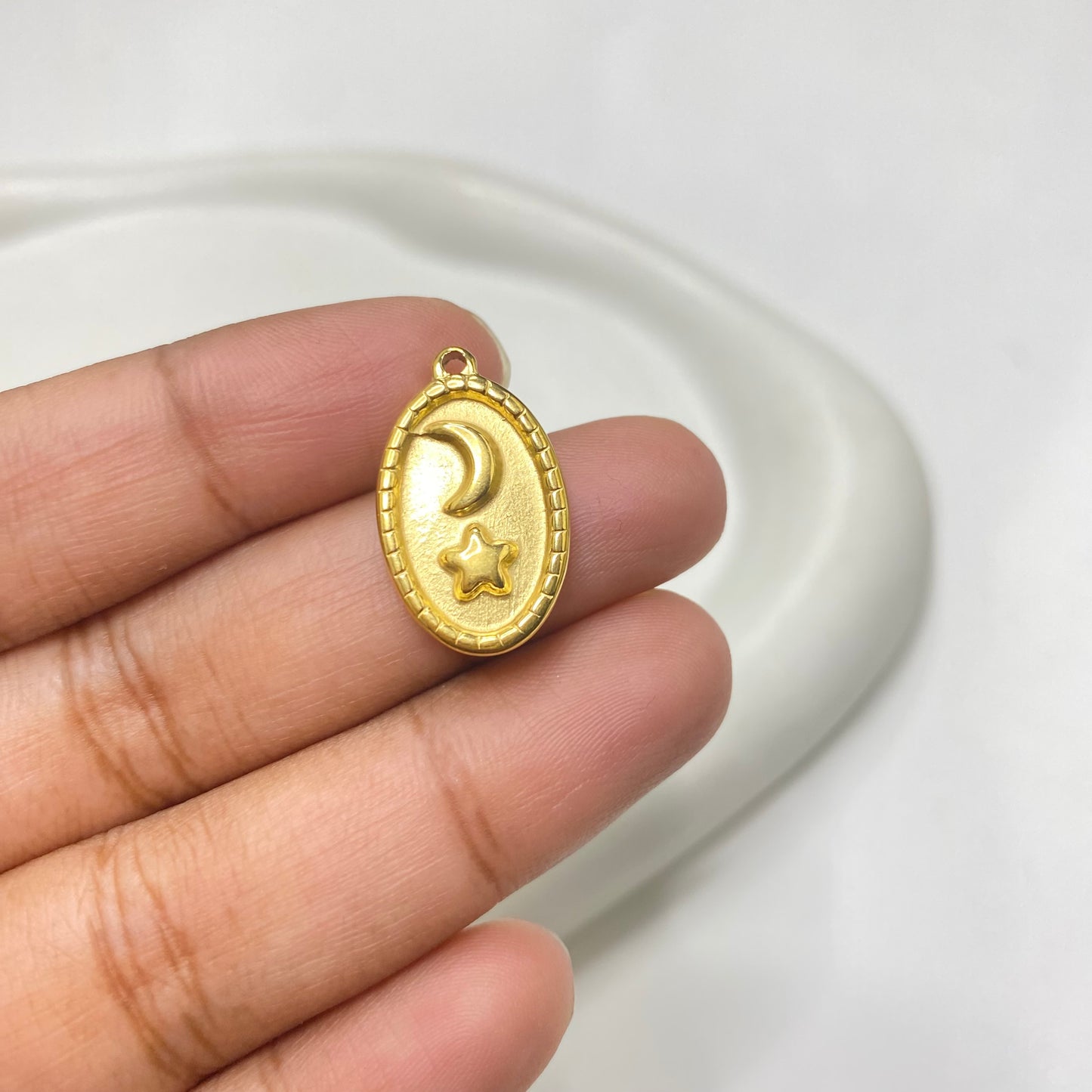 SS 1546 Oval moon n star charm 18k gold plated stainless steel ( 1 pc ) - anti tarnish