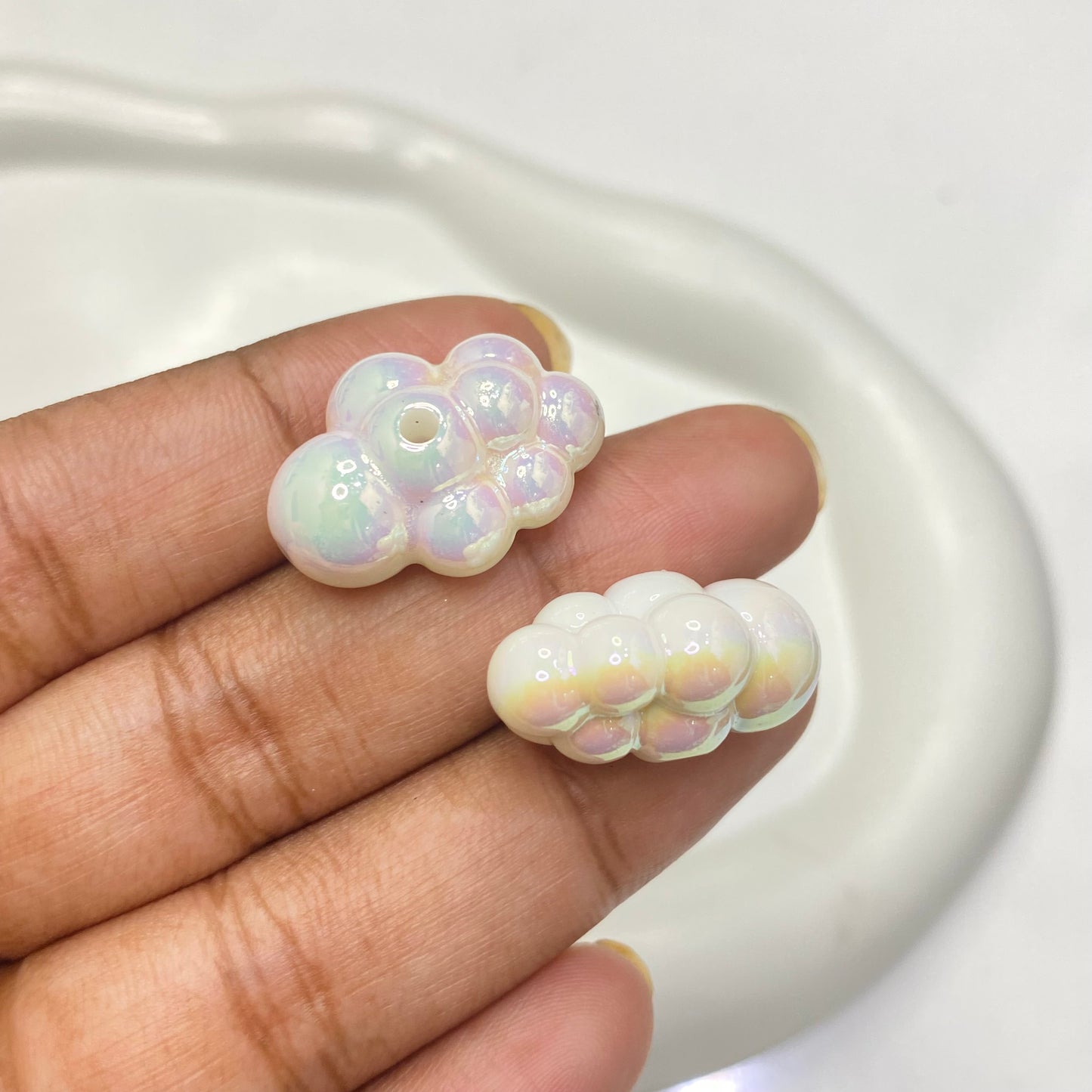 AC 1178 white iridescent bubble cloud Acrylic bead- per piece