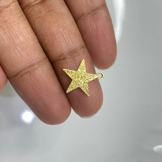 B 53 Textured star charm ( 1 pc )