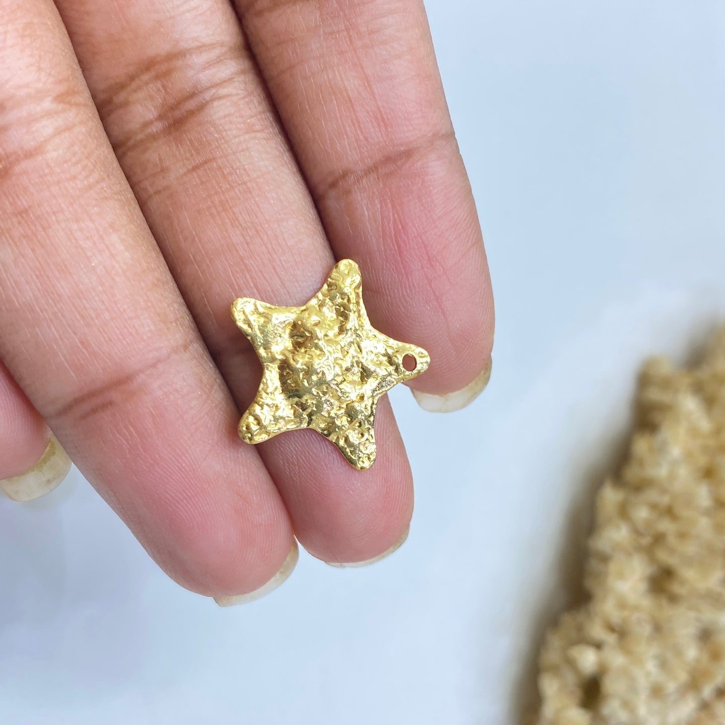 B113 Hammered star charm