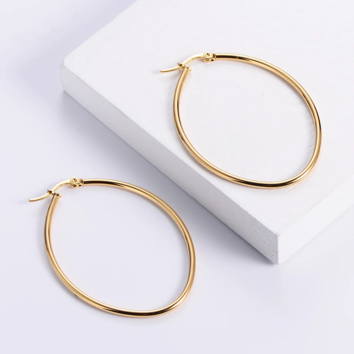 SS 1195 - oval geometric hoops - 18k gold plated stainless steel - per pair - anti tarnish