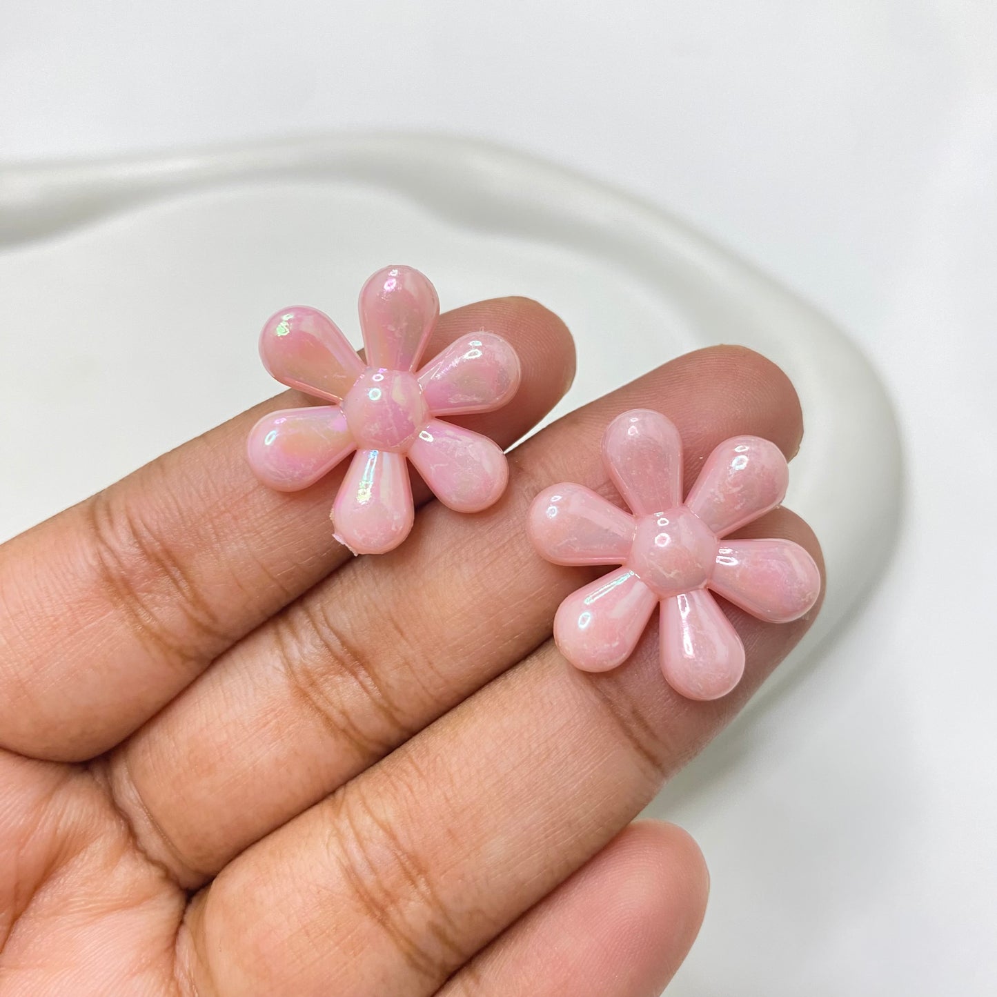 AC 1439 uv plated shiny irrediscent Acrylic flower bead- per piece