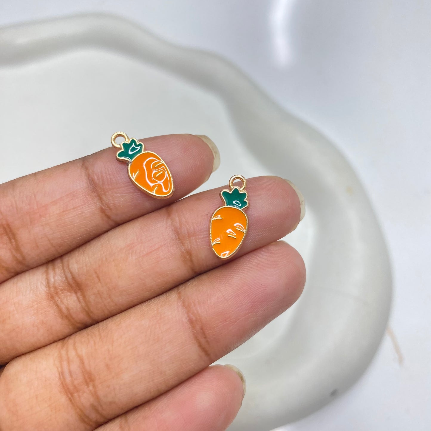 EC 2134 Carrot Fruit enamel charm ( 1 pc )