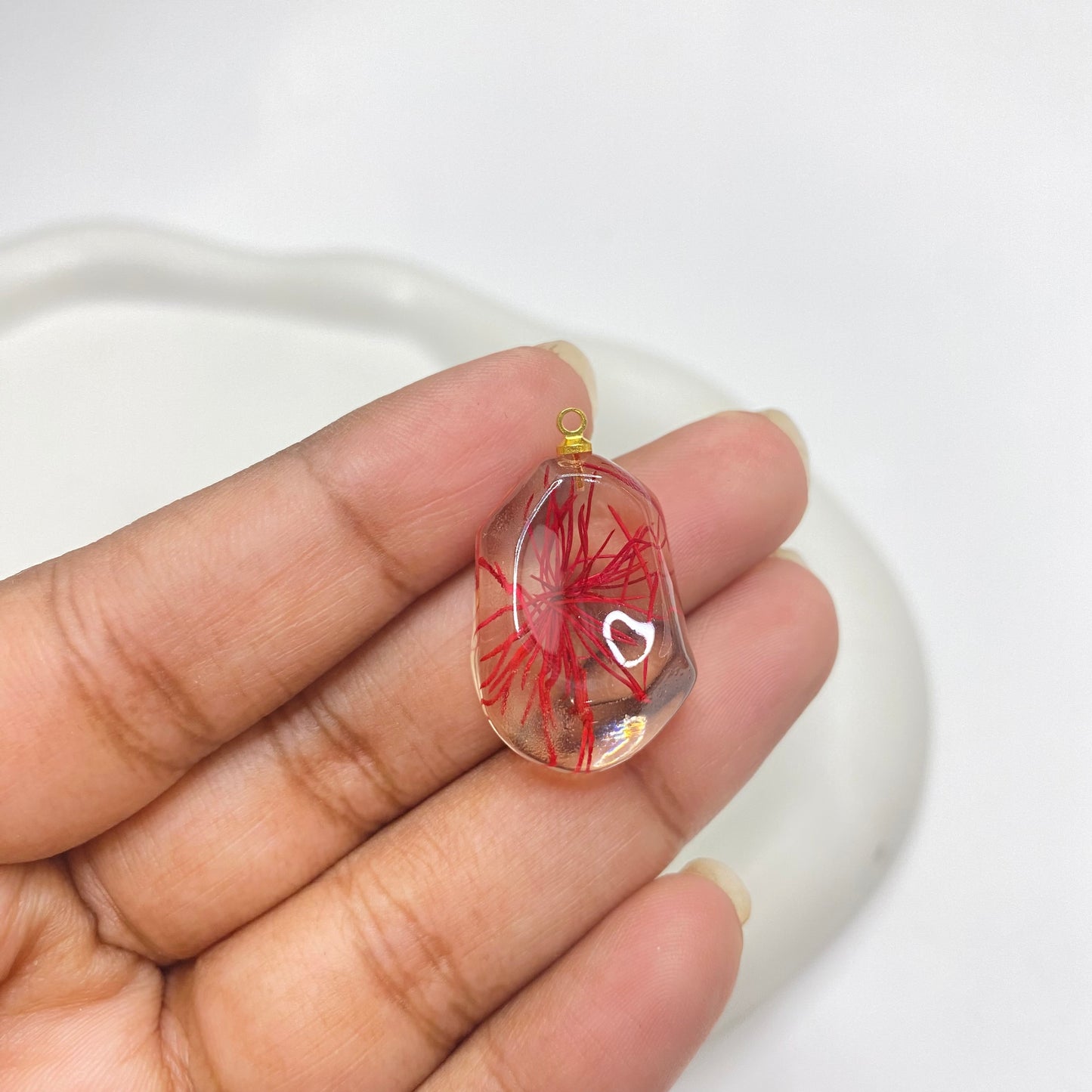 RC 1726 dried flower resin pendant - per piece