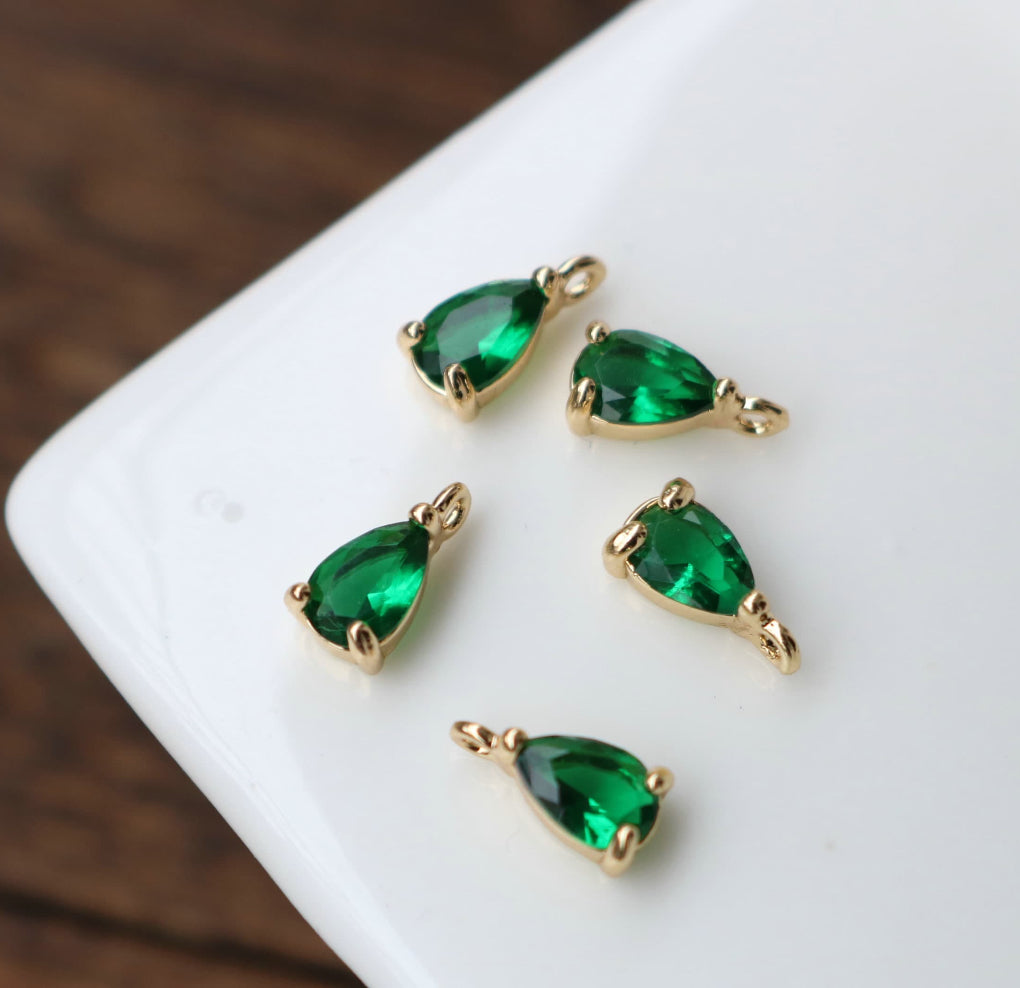 CZ 897 Green teardrop zircon 6mm charm Anti tarnish - Per piece