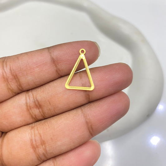 B 2092 Hollow Triangle charm ( 1 pc )