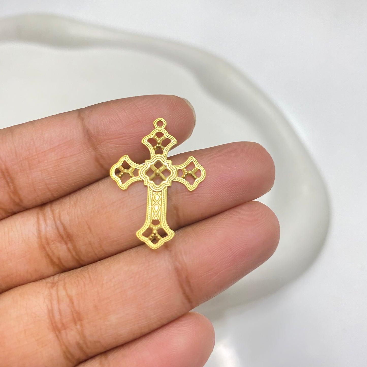 B 2192 Filigree cross charm ( 1 pc )