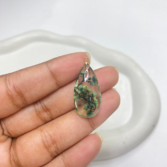 RC 1730 dried flower resin pendant - per piece