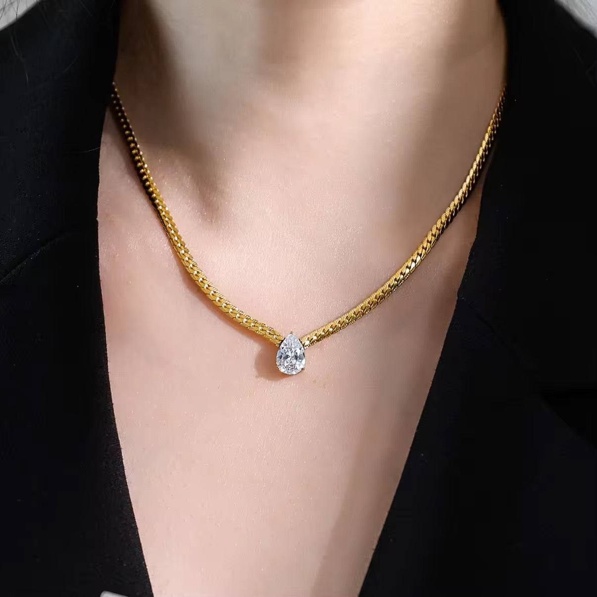 SS 142 Teardrop zircon Necklace - 18k stainless steel - Anti tarnish - Wholesale