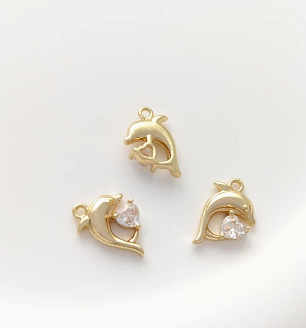 GP 1459 Dolphin with heart 14k gold plated charm - per piece - anti tarnish