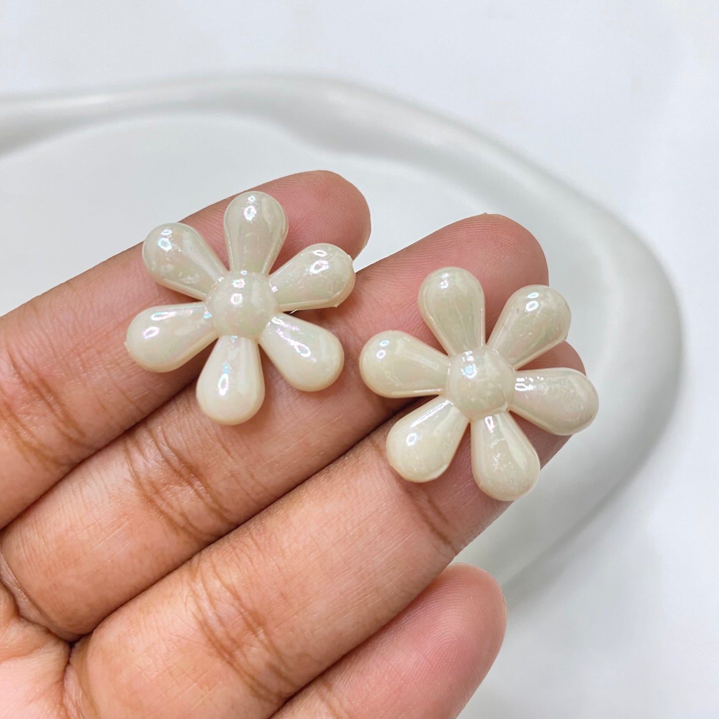 AC 1442 uv plated shiny irrediscent Acrylic flower bead- per piece