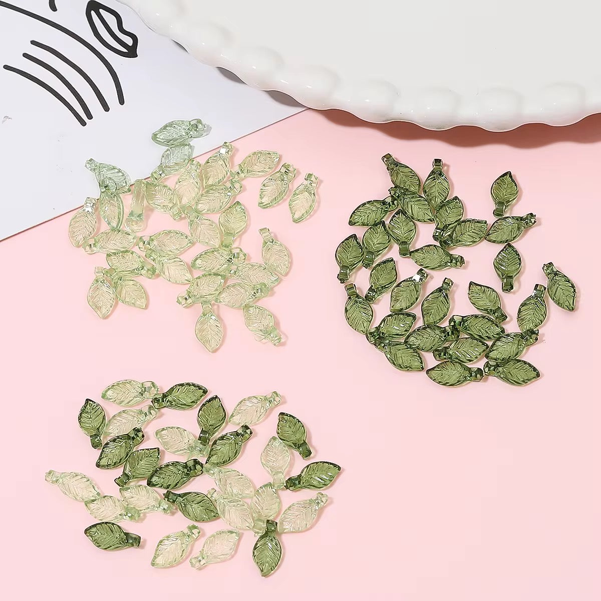 AC 2278 Transparent small green leaf Acrylic bead ( 1 pc )