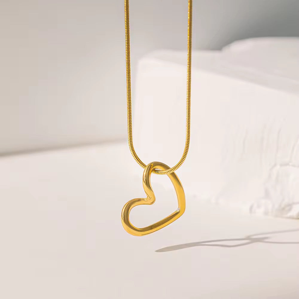 SS 141 Hollow heart snake chain Necklace - 18k stainless steel - Anti tarnish - Wholesale