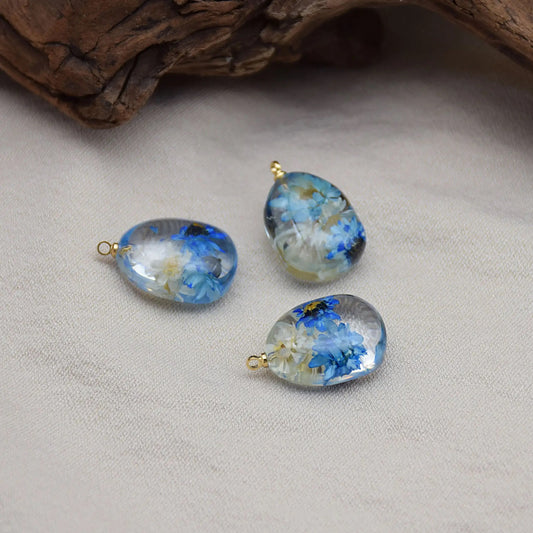 RC 1421 blue dried flower resin pendant - per piece